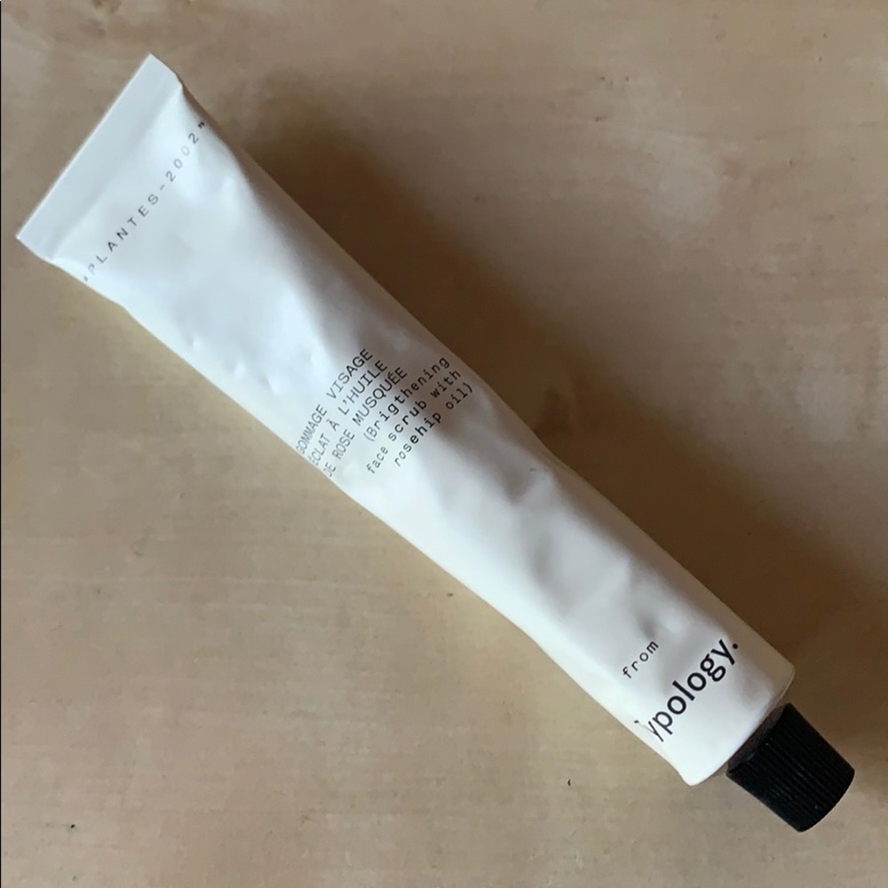 Typology Brightening face scrub with rosehip oil